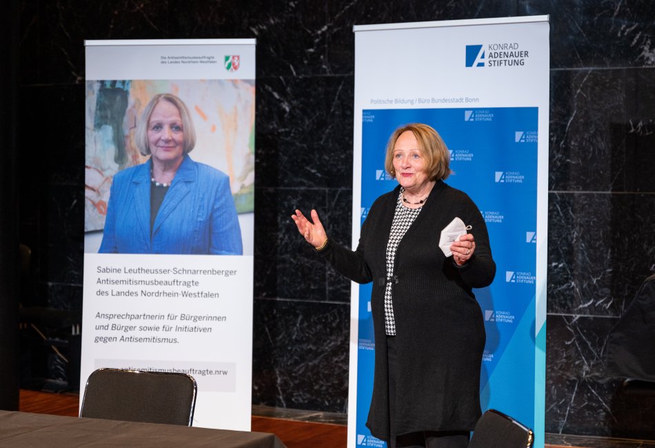 Sabine Leutheusser-Schnarrenberger begrüßt zum Auftakt Veranstaltung