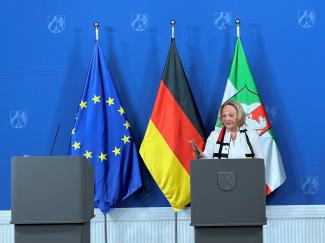 Frau Leutheusser-Schnarrenberger bei der Pressekonferenz